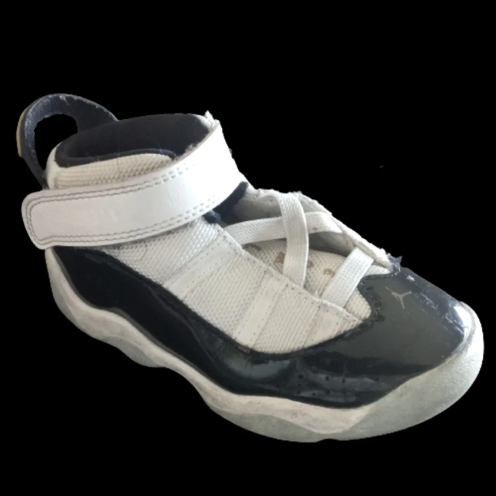 Black and white Air Jordan size 9C